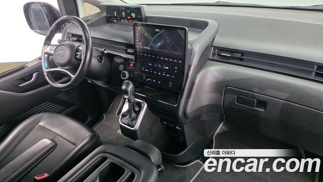 Hyundai Staria — interior