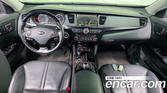 Kia K9 — interior
