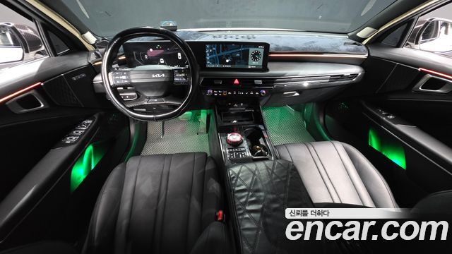 Kia K8 — interior