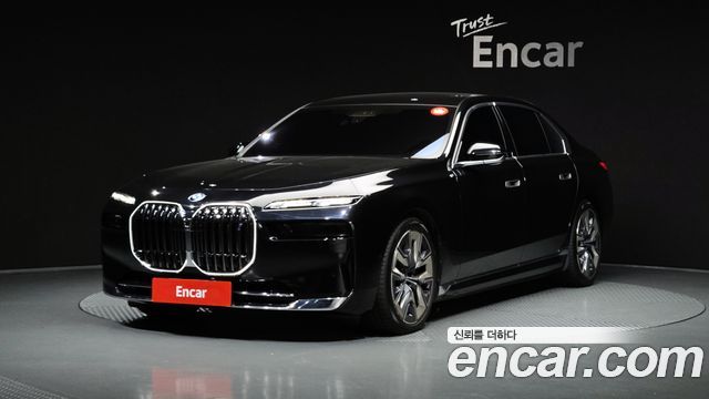 BMW i7