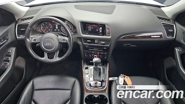 Audi Q5 — interior