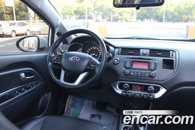 Kia Pride — interior