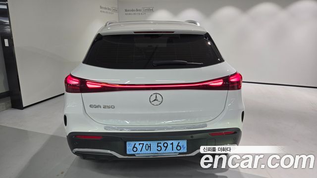 Mercedes-Benz EQA — interior