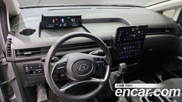 Hyundai Staria — interior