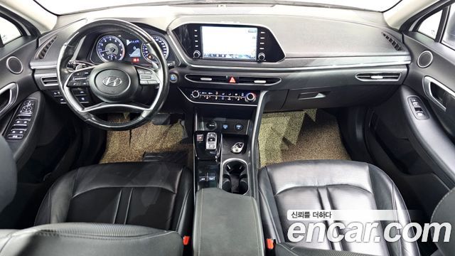 Hyundai Sonata — interior