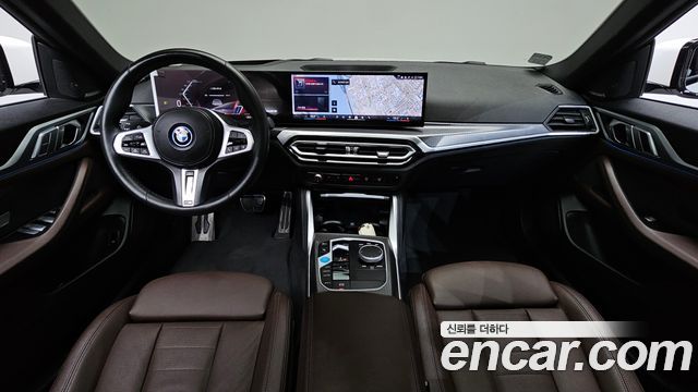 BMW i4 — interior