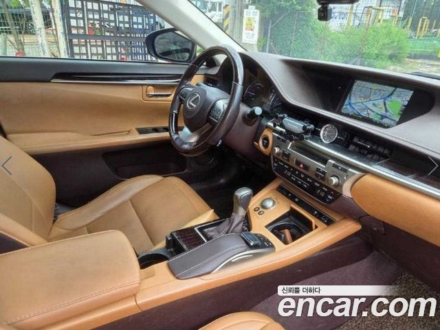 Lexus ES — interior