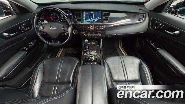 Kia K9 — interior
