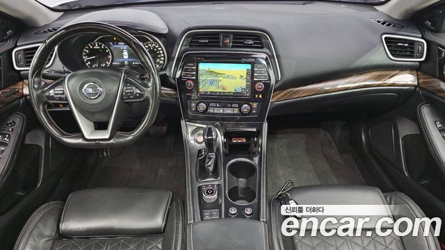 Nissan Maxima — interior