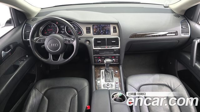 Audi Q7 — interior