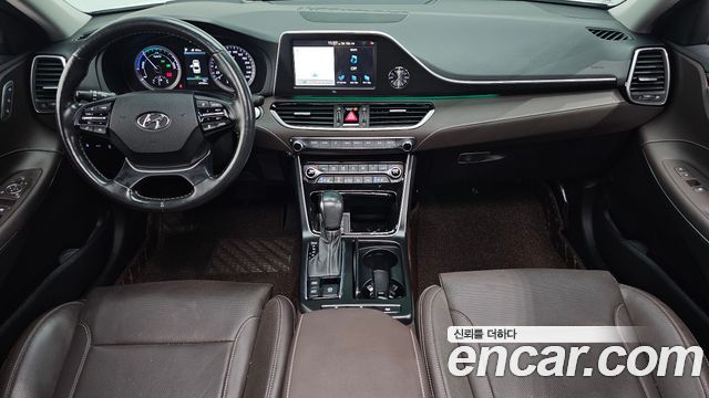 Hyundai Grandeur — interior