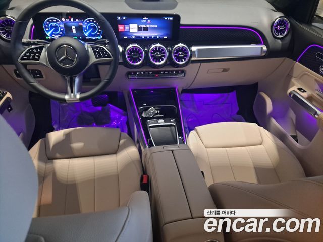 Mercedes-Benz EQB — interior