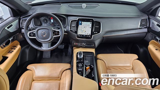 Volvo XC90 — interior
