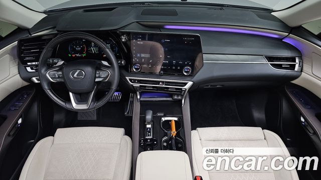 Lexus RX — interior