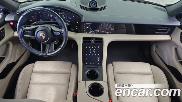 Porsche Taycan — interior