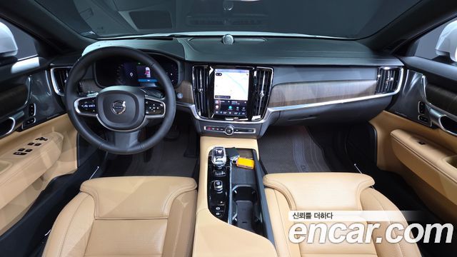 Volvo V90 — interior