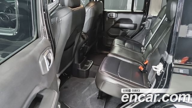 Jeep Wrangler — interior
