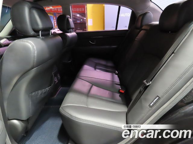 Kia Opirus — interior