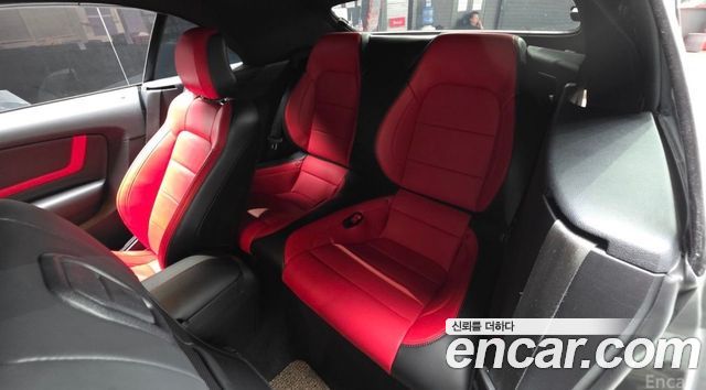 Ford Mustang — interior