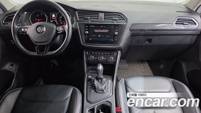 Volkswagen Tiguan — interior