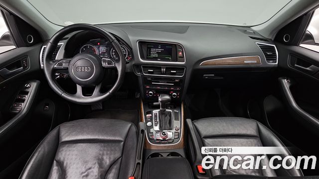 Audi Q5 — interior