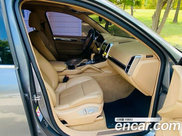 Porsche Cayenne — interior