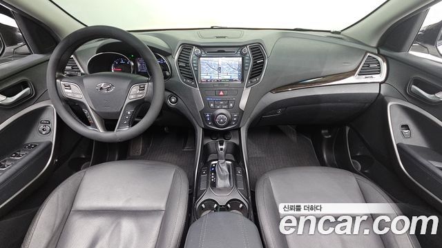 Hyundai Santa Fe — interior