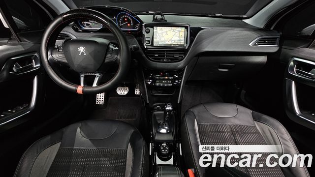 Peugeot 2008 — interior
