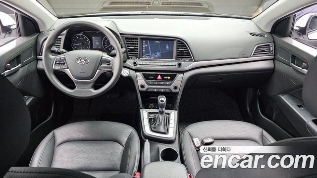 Hyundai Avante — interior