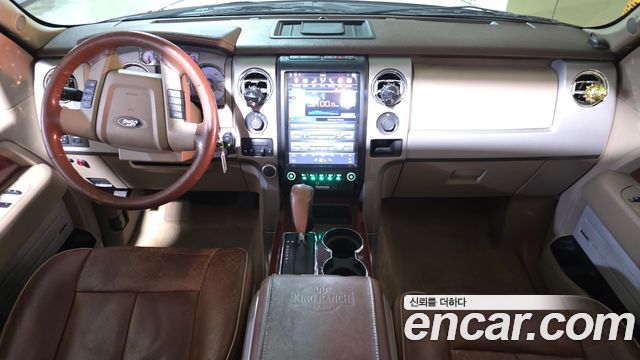 Ford F-150 — interior