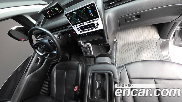Hyundai Staria — interior
