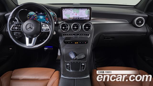 Mercedes-Benz GLC-Class — interior