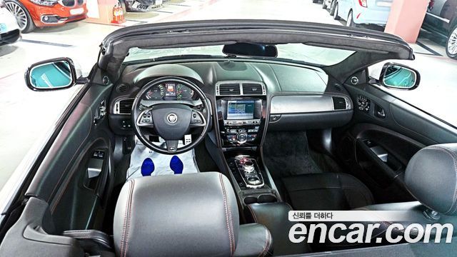 Jaguar XKR — interior