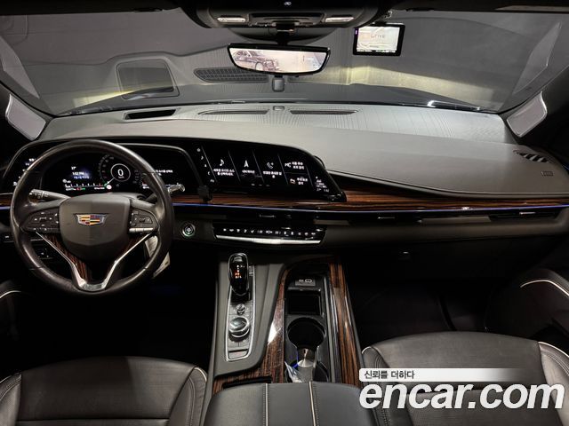 Cadillac Escalade — interior
