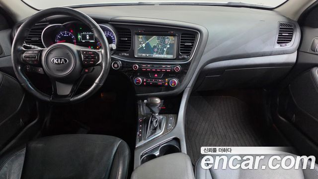 Kia K5 — interior