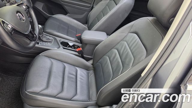 Volkswagen Tiguan — interior