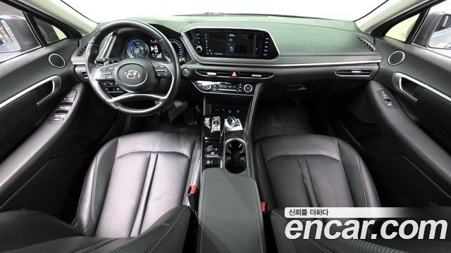 Hyundai Sonata — interior