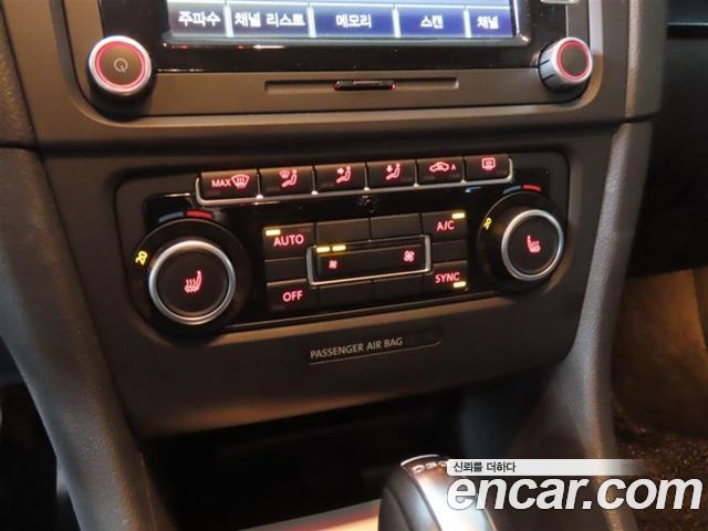 Volkswagen Golf — interior