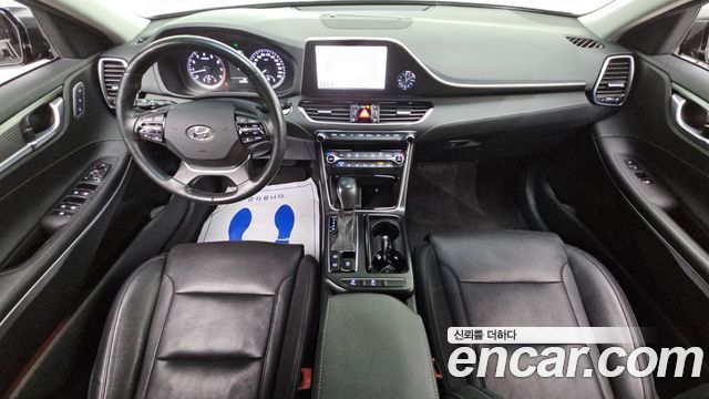 Hyundai Grandeur — interior