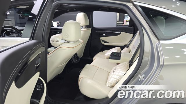 Chevrolet Korea Impala — interior