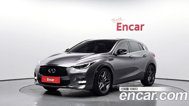 Infiniti Q30 — exterior