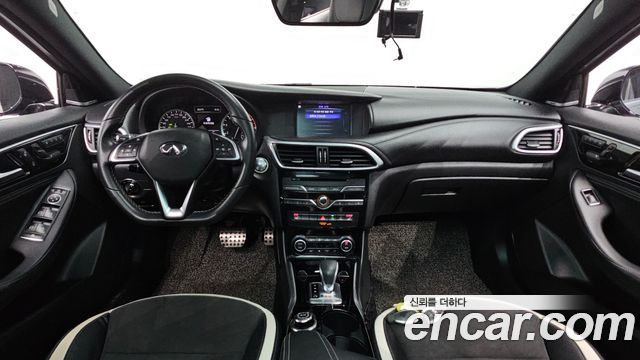 Infiniti Q30 — interior