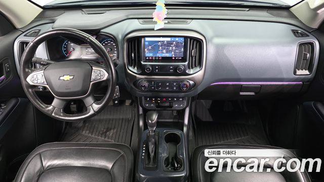Chevrolet Korea Colorado — interior