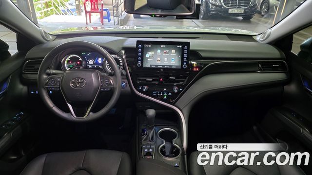 Toyota Camry — interior