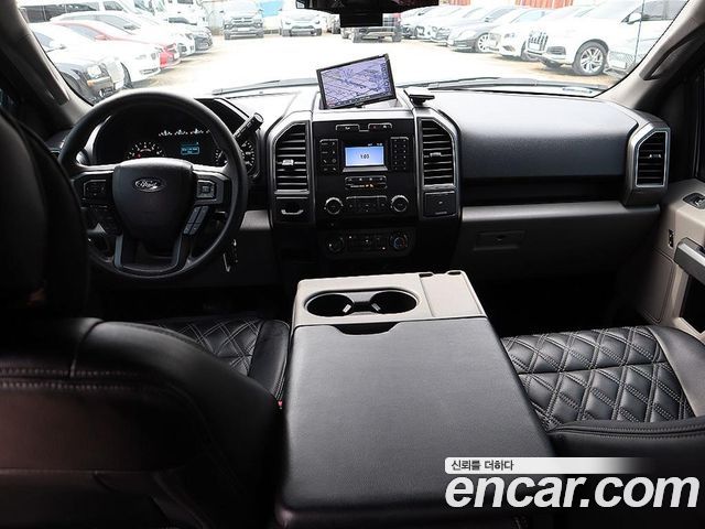 Ford F-150 — interior
