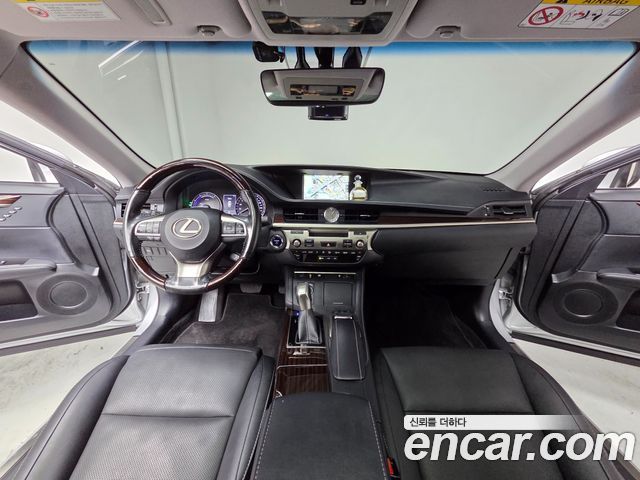 Lexus ES — interior