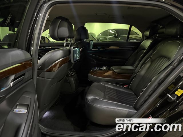 Genesis EQ900 — interior