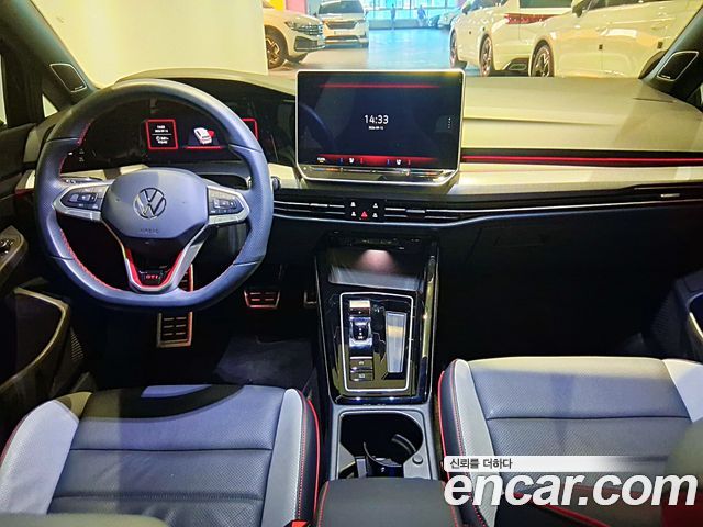 Volkswagen Golf — interior
