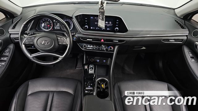 Hyundai Sonata — interior
