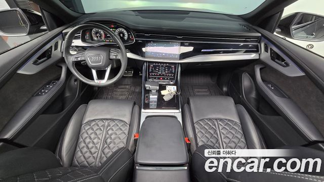 Audi Q8 — interior